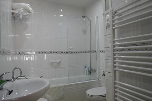 Koupelna v ubytování Apartamentos La Muralla