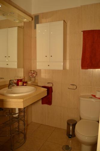 a bathroom with a sink and a toilet at Olivia Sunset Playa in Puerto de Santiago