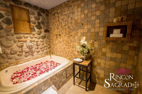 Ett badrum på Hotel Boutique Rincon Sagrado