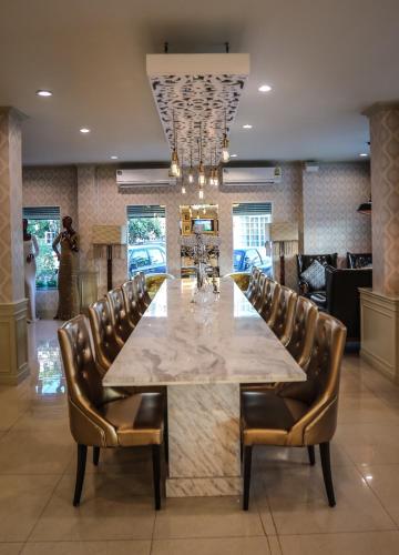 Χώρος καθιστικού στο Westgate Residence Hotel