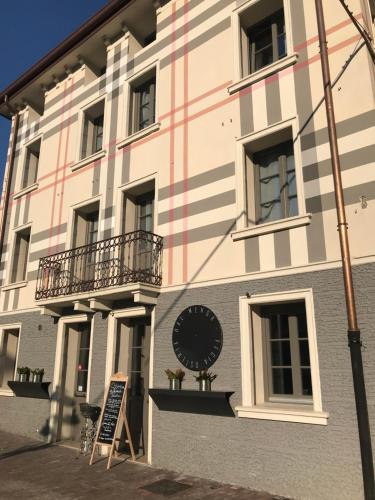 a building with a sign in front of it at Hotel Dal Menga in Torrebelvicino