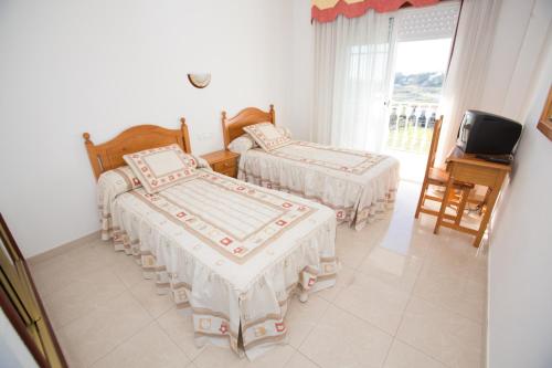 A bed or beds in a room at Casa Rodiño