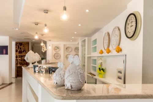 a kitchen with two statues of chickens sitting on a counter at Hotel Albània in Otranto