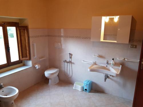 Ένα μπάνιο στο Agriturismo Podere Omomorto