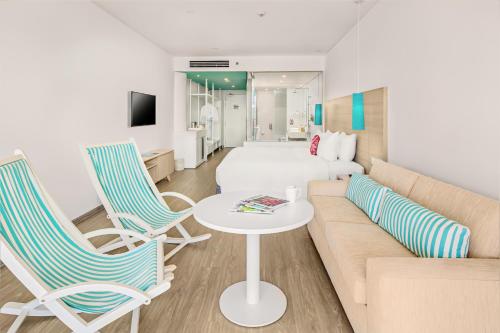 SOL by Meliá Phu Quocにあるテレビまたはエンターテインメントセンター