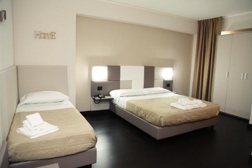 En eller flere senge i et værelse på Hotel Sogni D'Oro Airport