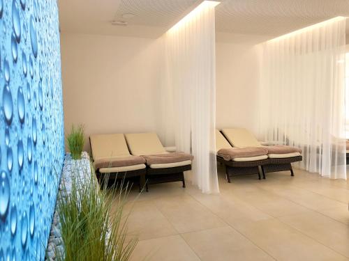 a waiting room with two benches in a room at Schlosspark Mauerbach - Adults only in Mauerbach