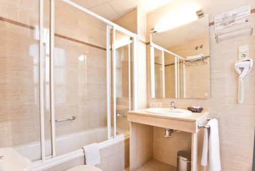 a bathroom with a sink and a shower at Hotel Granada Centro in Granada