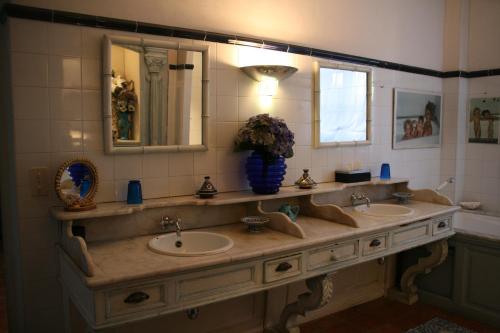 Et badeværelse på La Maison sur la Colline