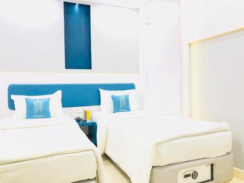 two beds sitting next to each other in a room at City Empire New Delhi Train Station in New Delhi