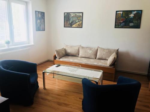 a living room with a couch and a coffee table at Školící středisko ABENA s ubytováním in Ostrava