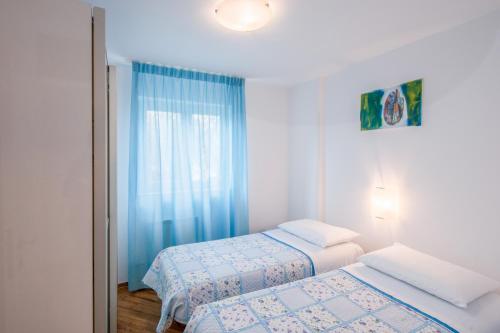 Apartments Bella Vista tesisinde bir odada yatak veya yataklar