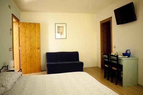 TV a/nebo společenská místnost v ubytování B&B Al Sole Di Cavessago