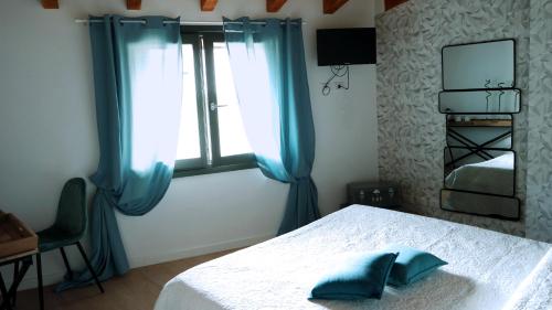 Postel nebo postele na pokoji v ubytování IndispArte Suites