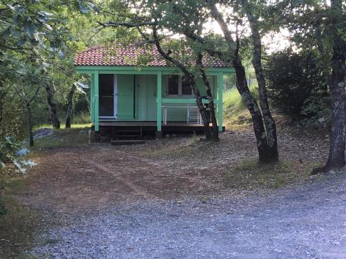 Budova, kde se kemp nachází
