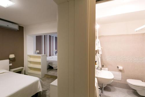 Koupelna v ubytování Hotel Saviola