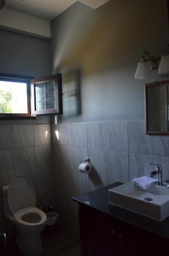 Ένα μπάνιο στο KhalKob's Estate