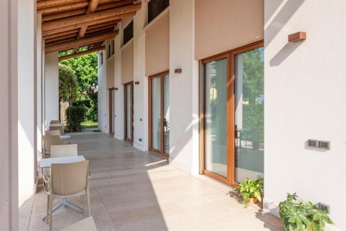 a hallway of a building with a table and chairs at Agriturismo Ca' Giulietta in Sommacampagna