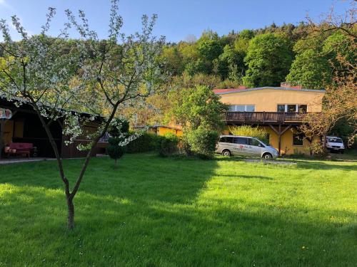 Zahrada ubytování Riverside Inn