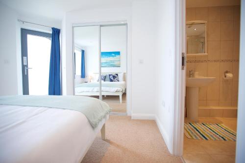 Ένα ή περισσότερα κρεβάτια σε δωμάτιο στο Horizons Apartments Newquay