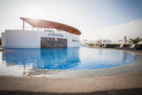 Swimmingpoolen hos eller tæt på Paracas vista al mar