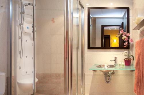 Bathroom sa Apartamentos Parot Quality