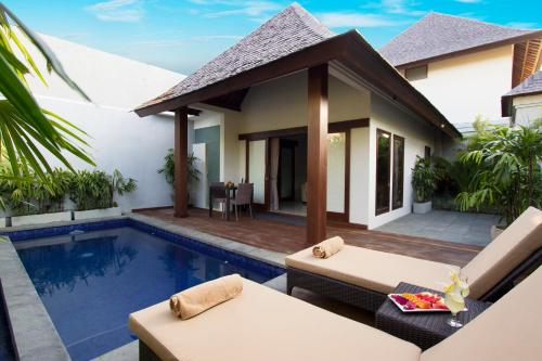 Serene Villasの敷地内または近くにあるプール
