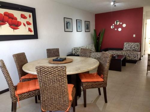 a dining room with a table and chairs at Pent House Acapulco Diamante Markis K 31 in Acapulco