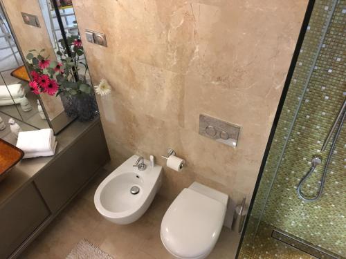 a bathroom with a toilet and a shower at ComeWa Apartments in Warsaw
