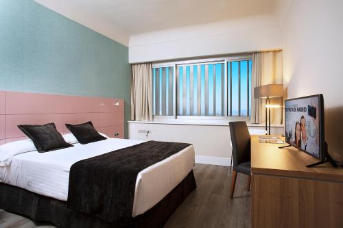 Tempat tidur dalam kamar di Hotel Chamartin The One