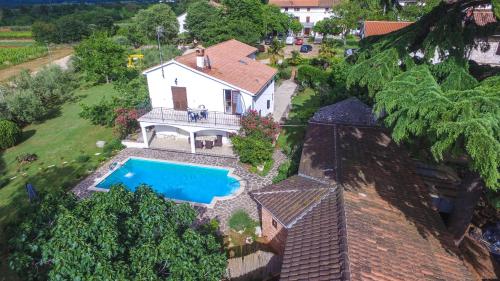 Πισίνα στο ή κοντά στο Villa Lanima