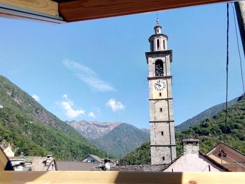 ゲストハウスから撮影された、または一般的な山の景色