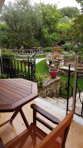 Gallery image of Castello Bellos studios in Keri