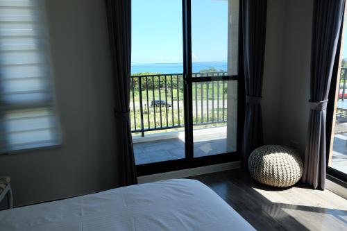 Postel nebo postele na pokoji v ubytování Moonlit Seaview Homestay