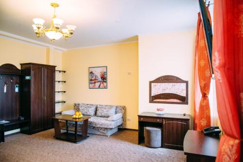 a living room with a couch and a table at Prostye Veshchi Hotel in Simferopol