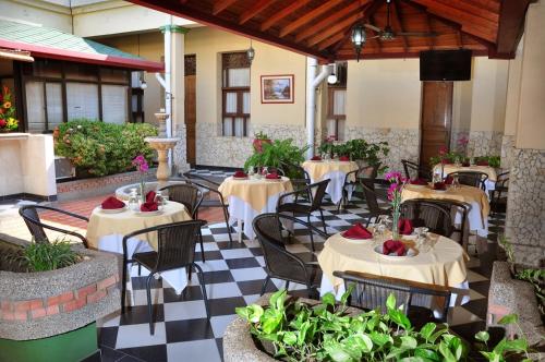 A restaurant or other place to eat at Hotel Bahia Blanca
