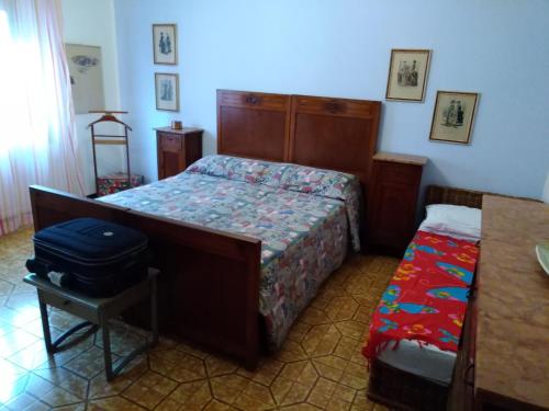 a small bedroom with a bed and a table at Villetta Stella in Cecina