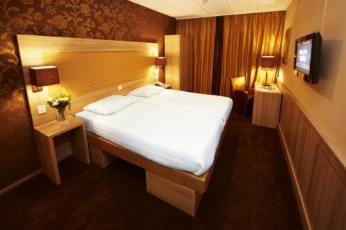 Hotel 74 tesisinde bir odada yatak veya yataklar