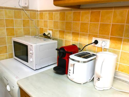 a kitchen counter with a microwave and a toaster at Casa Boracay in Los Pastores