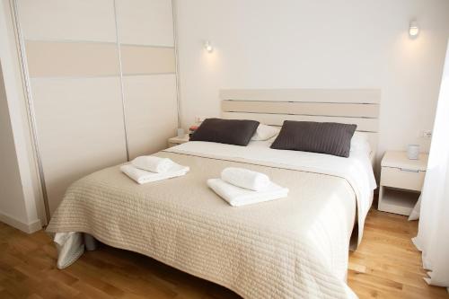 Posteľ alebo postele v izbe v ubytovaní Le Monde Apartment