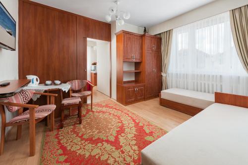 a bedroom with a bed and a table and chairs at Willa Daria in Władysławowo