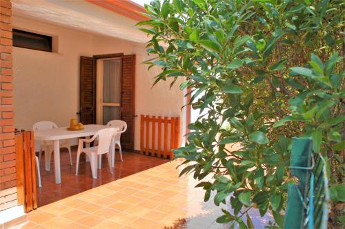 Gallery image of Lucia Holiday House Porto Pino in Porto Pino
