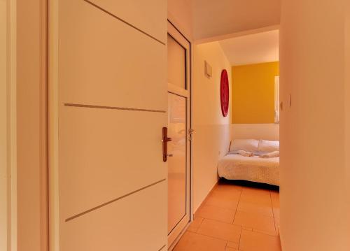 a hallway with a door leading to a bedroom at Apartments Dora Victoria Dream in Medulin