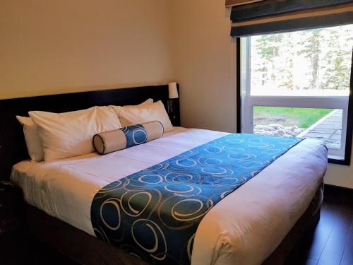 Säng eller sängar i ett rum på Paradise Resort Club and Spa