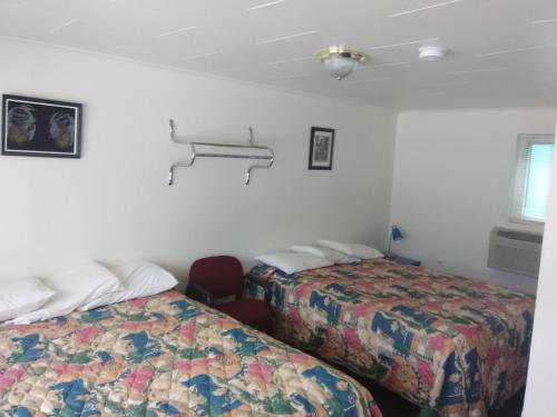 Katil atau katil-katil dalam bilik di Trail Motel