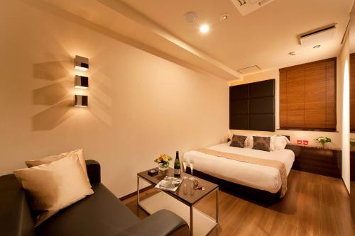 a hotel room with a bed and a couch at Hotel BIX チェックイン23時 変更不可 in Tokyo