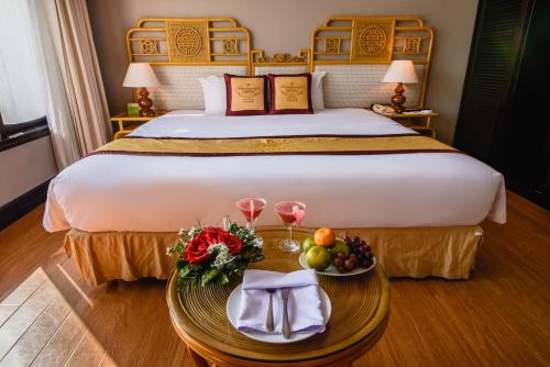 Postel nebo postele na pokoji v ubytování Huong Giang Hotel Resort & Spa