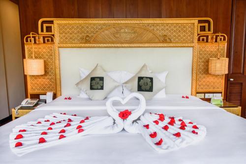 Postel nebo postele na pokoji v ubytování Huong Giang Hotel Resort & Spa