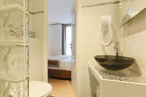 Bathroom sa Hotel Atelier Vavin