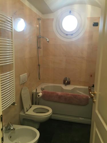 Vonios kambarys apgyvendinimo įstaigoje Seaside Idyll